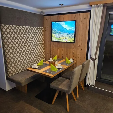 Garni Valuella מלון 4*